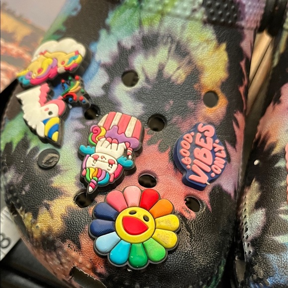 Crocs Classic Tie Dye with Jibbitzs Size J2 - Picture 2 of 8